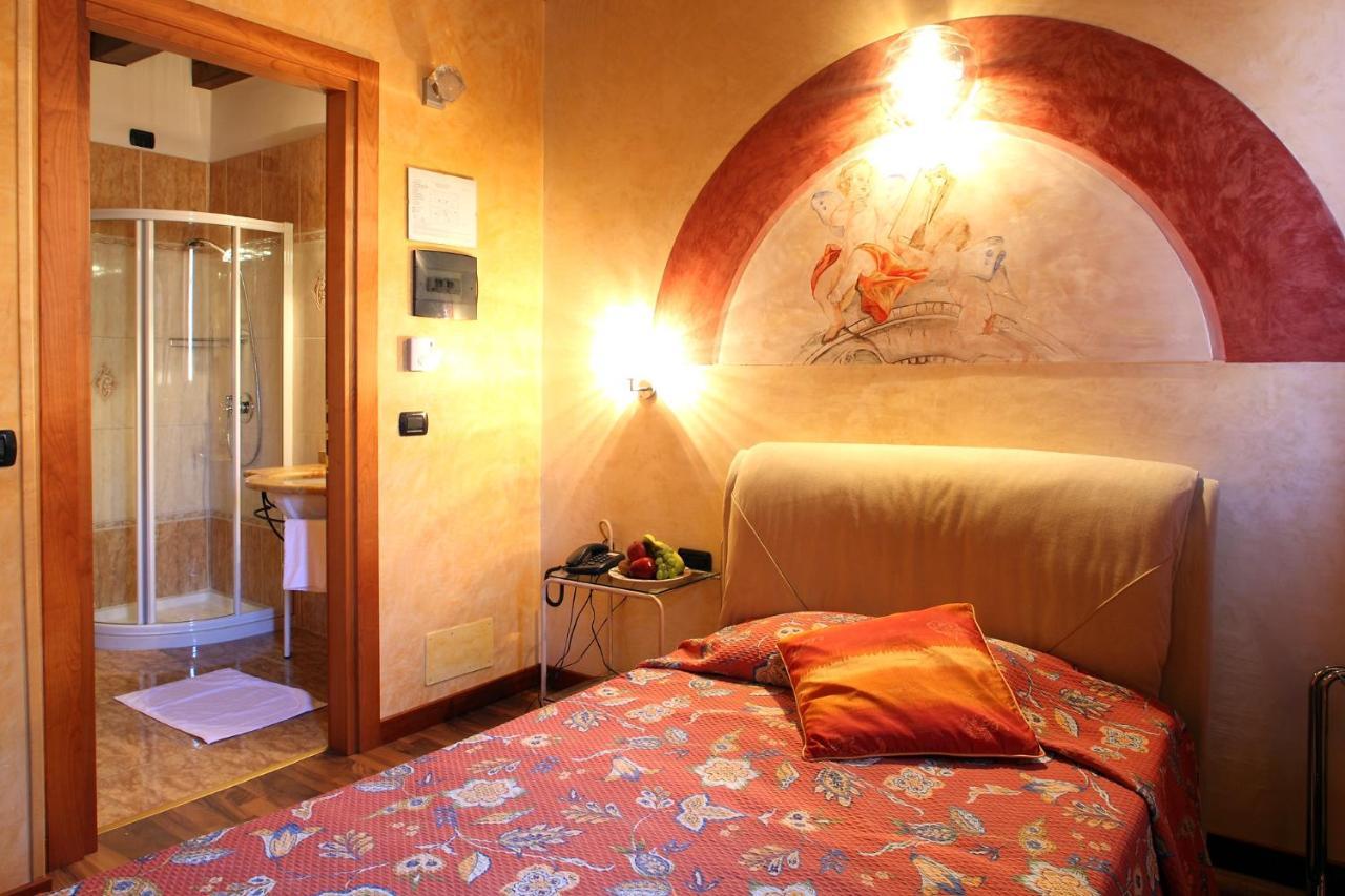 Hotel Tabina Santa Maria Di Sala Buitenkant foto