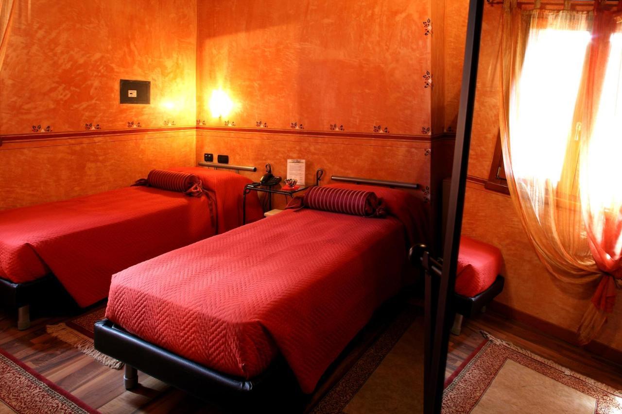 Hotel Tabina Santa Maria Di Sala Buitenkant foto